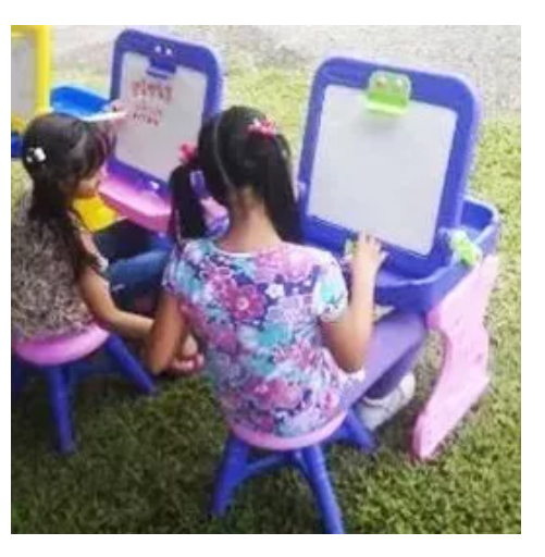 Escritorio Infantil con tablero acrílico y silla Color rosado